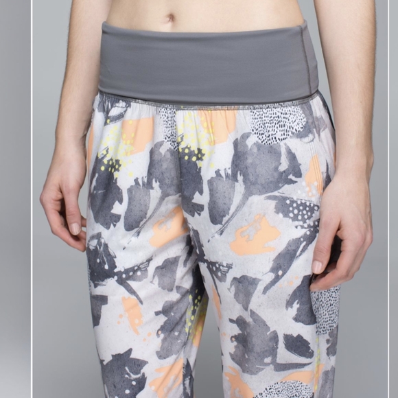 Lululemon Om Pant Mini Art Pop White Multi / Slate - Picture 3 of 11